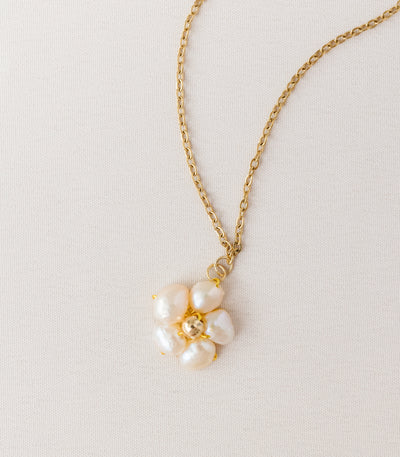 Kalachuchi Pearl Necklace - Arete