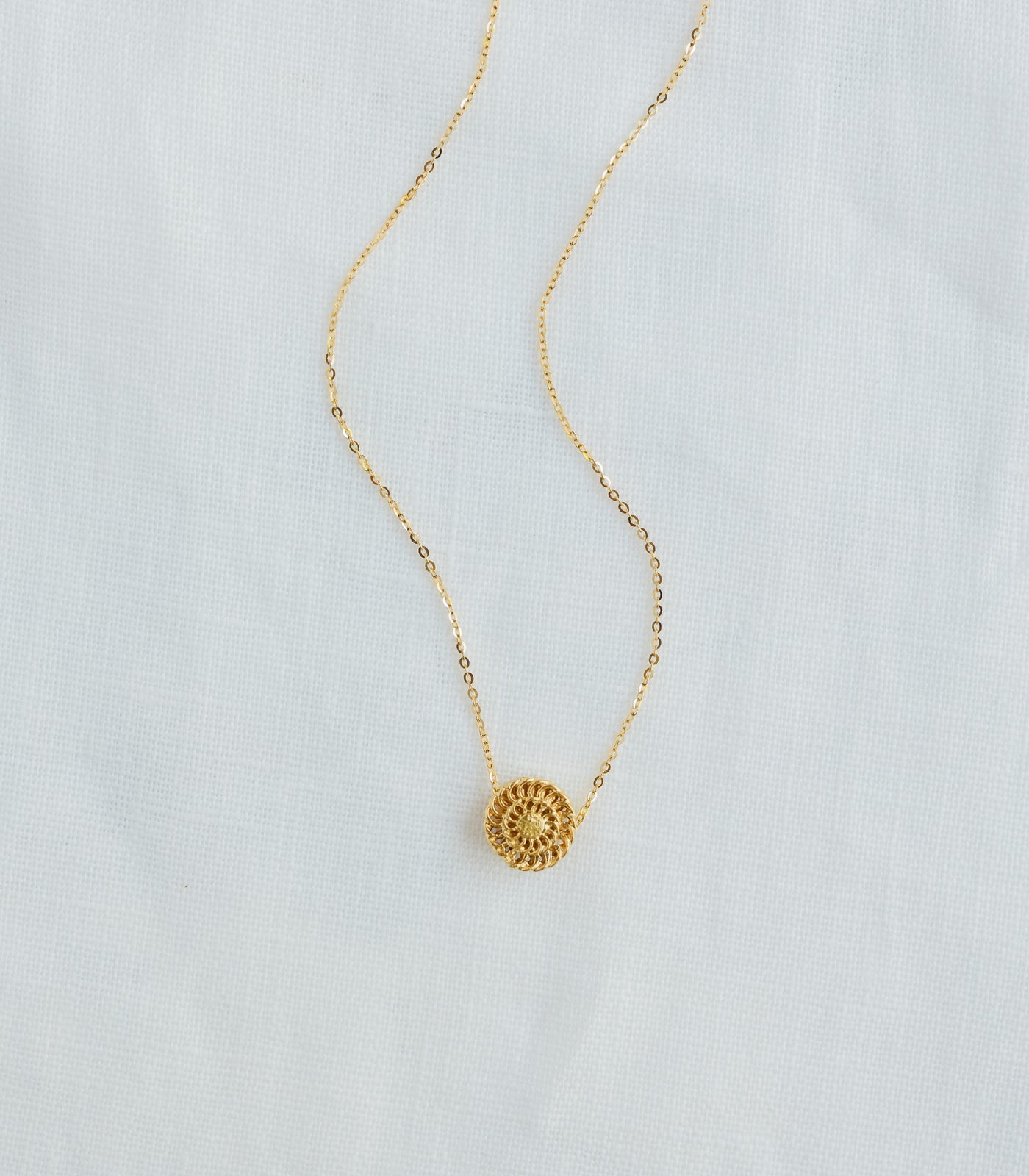 Padumna Chain Pendant Necklace - Gold - AMAMI