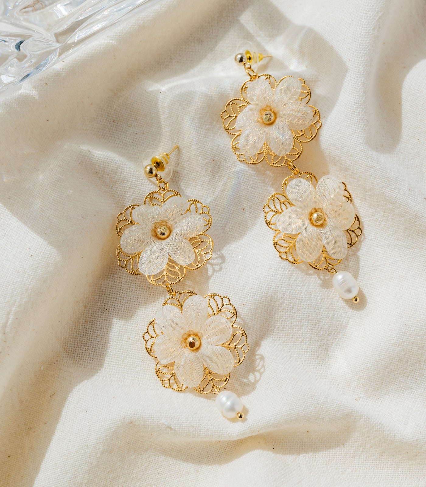 Lila Drop Pearl Earrings - Arete