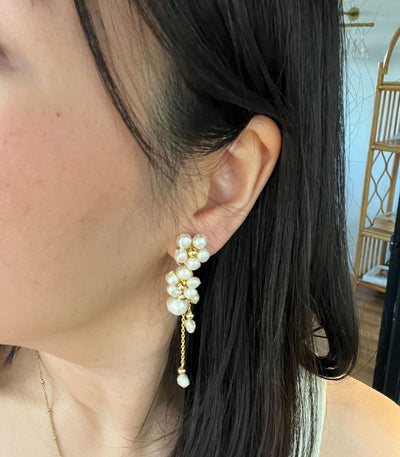 Kalachuchi Luxe: 6-in-1 Pearl Jewelry Set - Arete