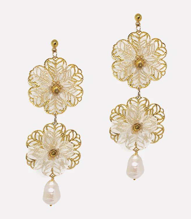 Lila Drop Pearl Earrings - Arete