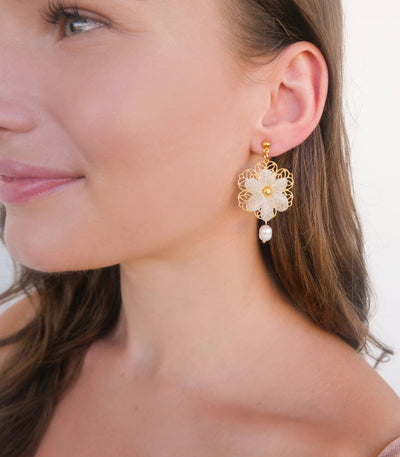 Lila Pearl Earrings - Arete