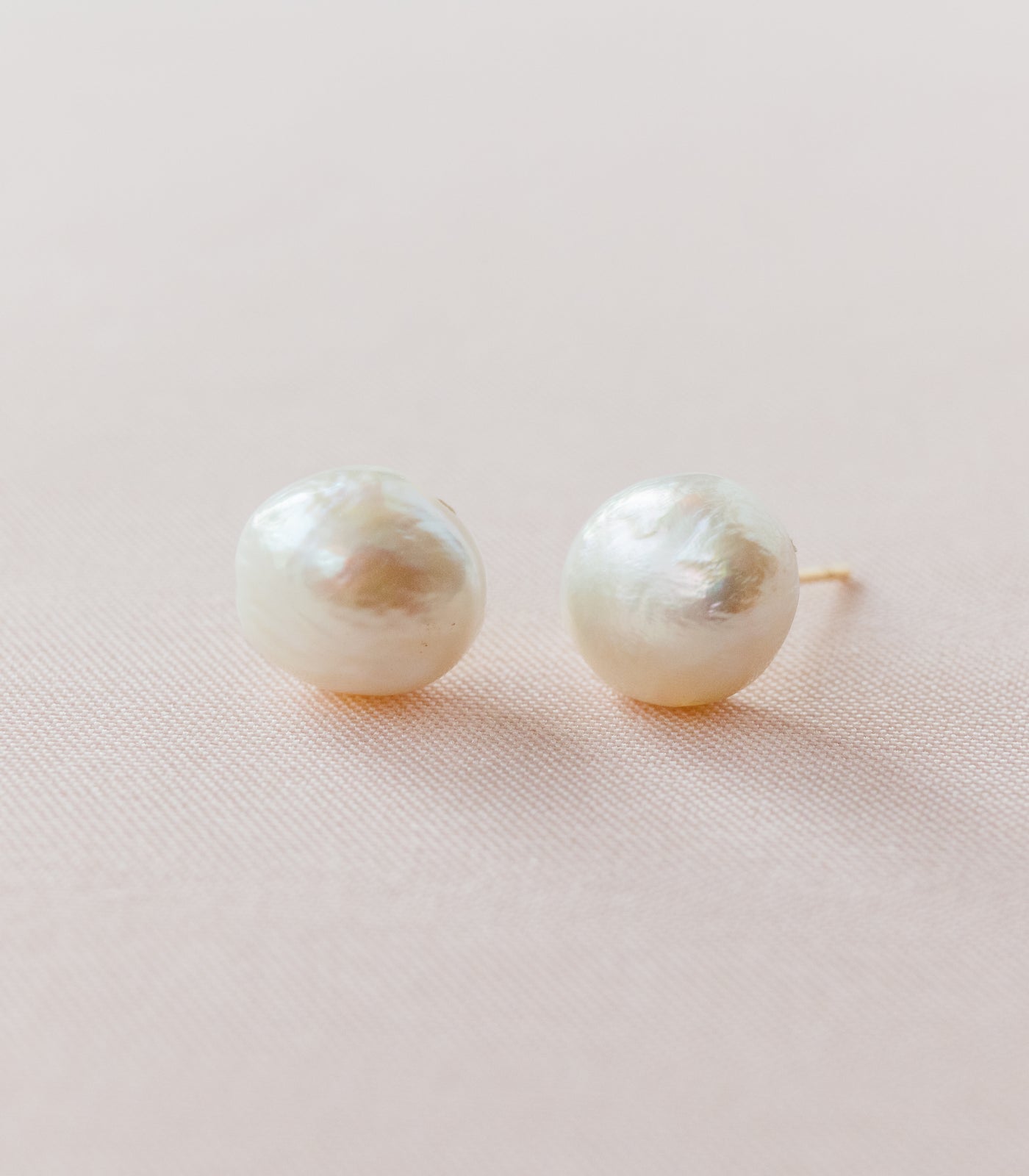 Llano Pearl Studs - Arete