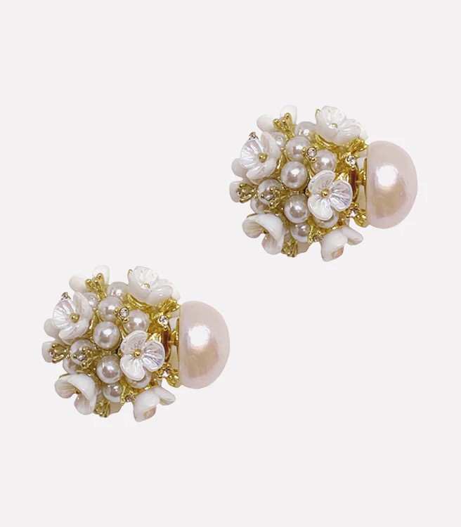 Peonia Petal Pearl Studs - Arete