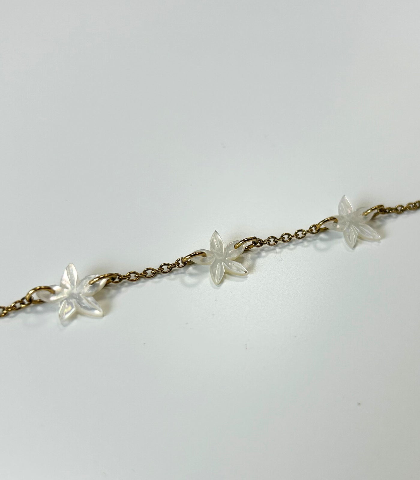 Tres Santan Mother of Pearl Flower Bracelet