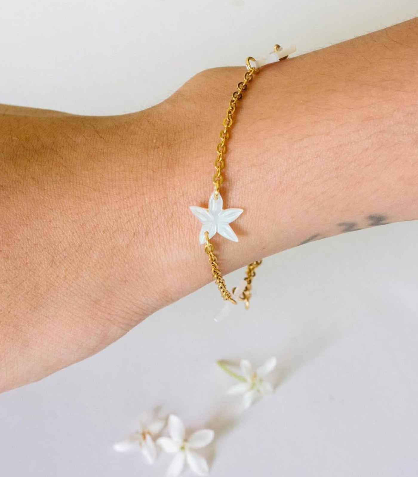 Tres Santan Mother of Pearl Flower Bracelet - Lily Jewelry
