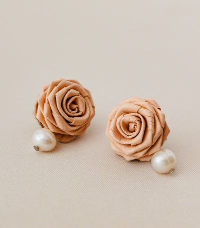 Woven Rosas With Pearls Earrings - Peach - Punique