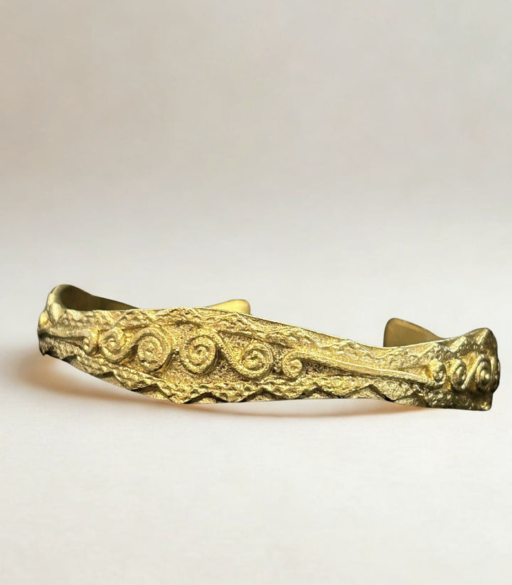 Datu Tboli Crown Brass Bangle - Sesotunawa – Cambio & Co.