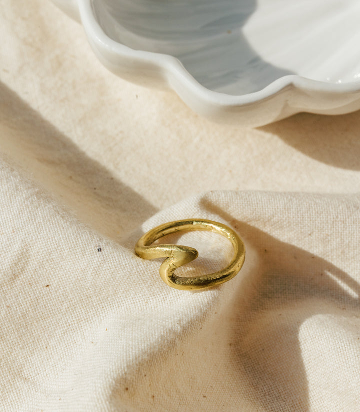 Lwok Sbu Wave Ring