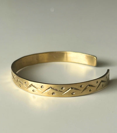 Sigol Nedek Mountains Brass Bangle - Sesotunawa