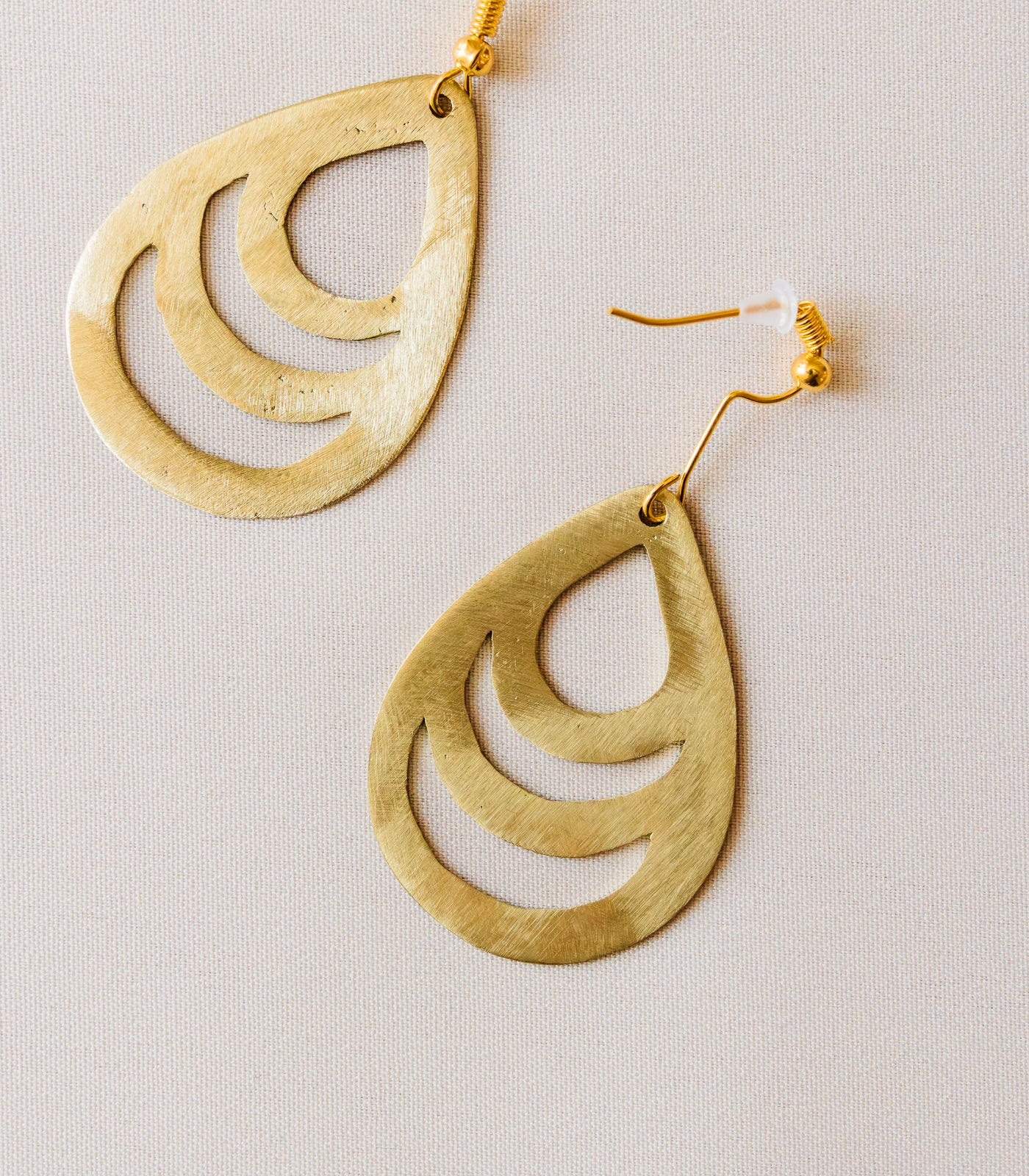 T'dak Droplet Brass Earrings - Sesotunawa