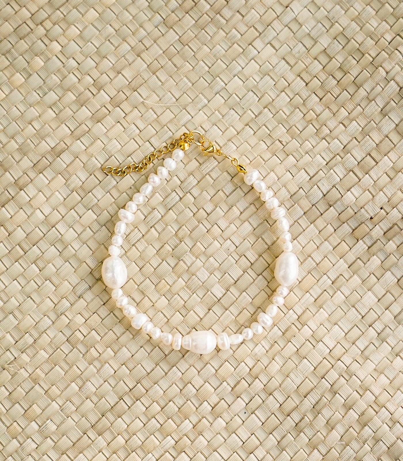 Mother of Pearl Bracelet 8 x 6mm Beads (Garnet Crystal Stone) – Bethlehem  Handicrafts