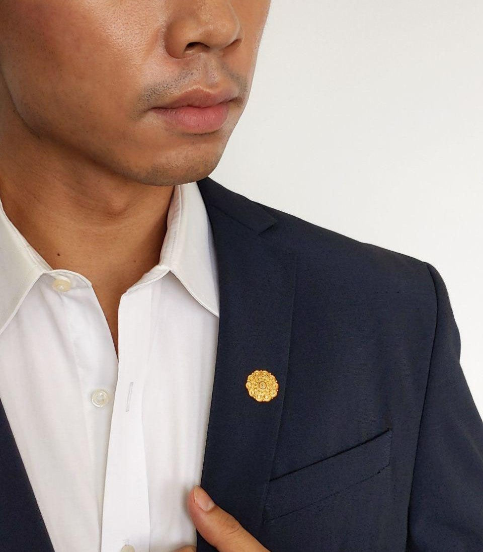 Brigido Lapel Pin in Gold - AMAMI