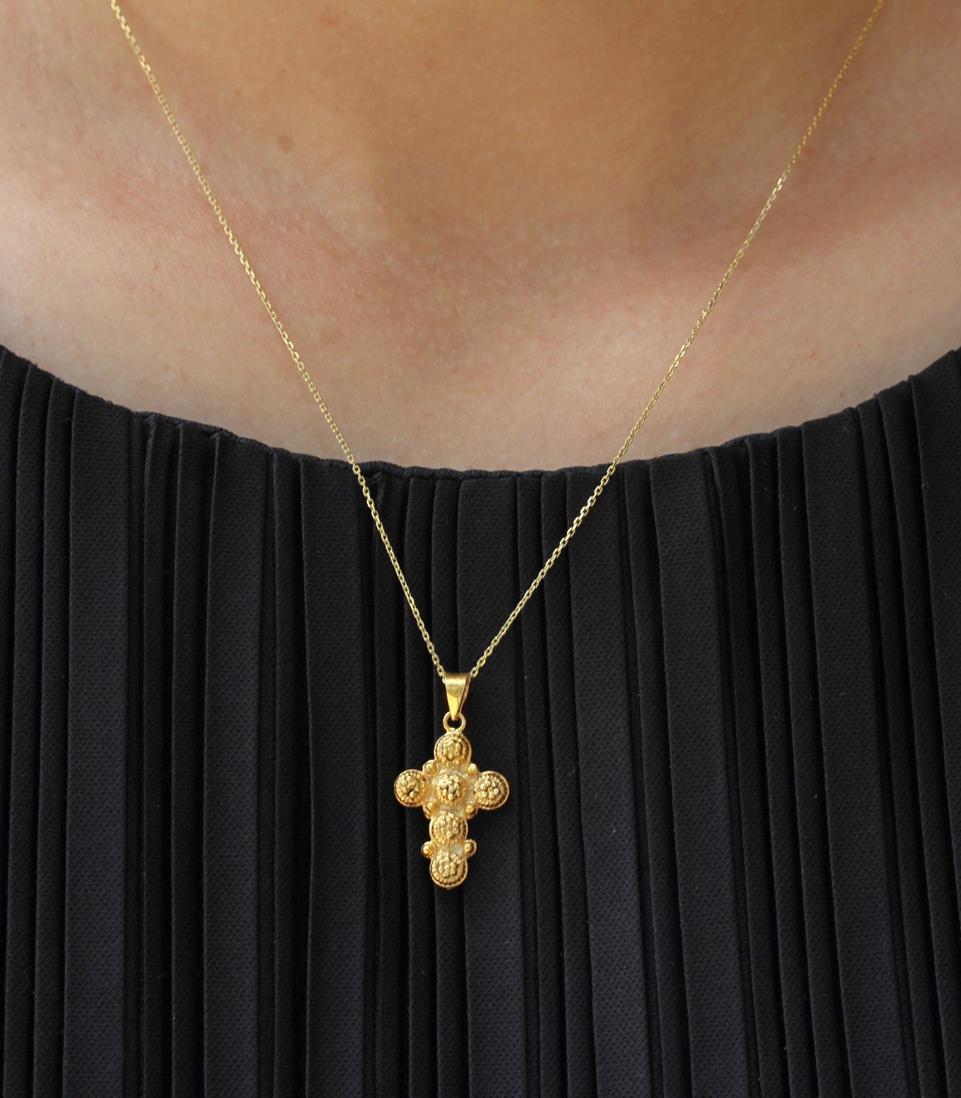 Cross Pendant Necklace in Gold - AMAMI