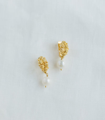 Estela Pearl Drop Earrings with 6 Rositas