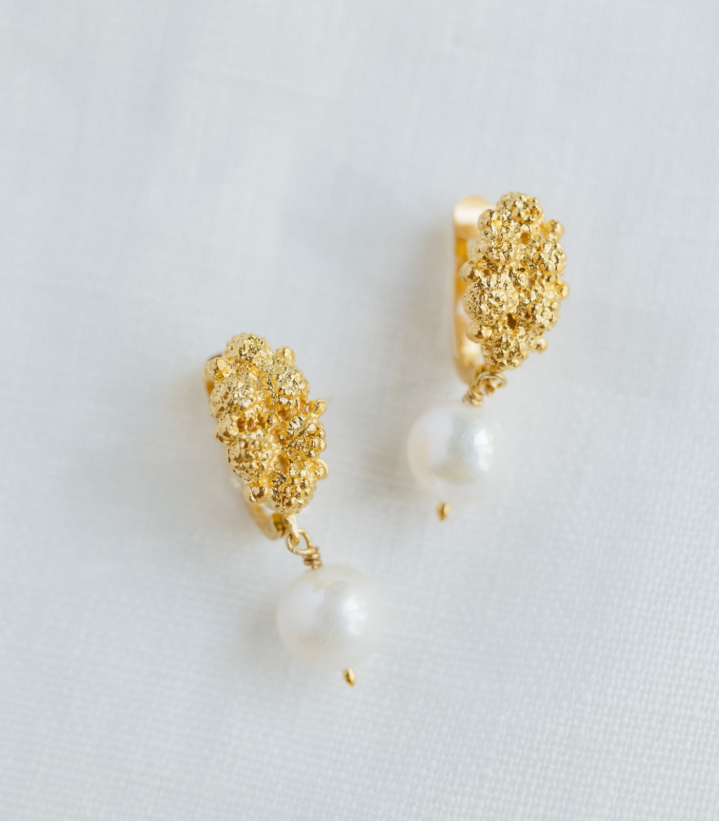 Estela Pearl Drop Earrings with 6 Rositas