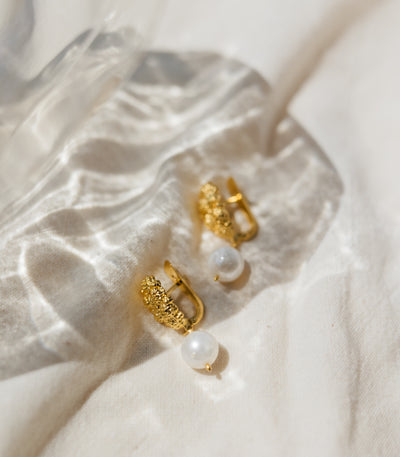 Estela Pearl Drop Earrings with 6 Rositas