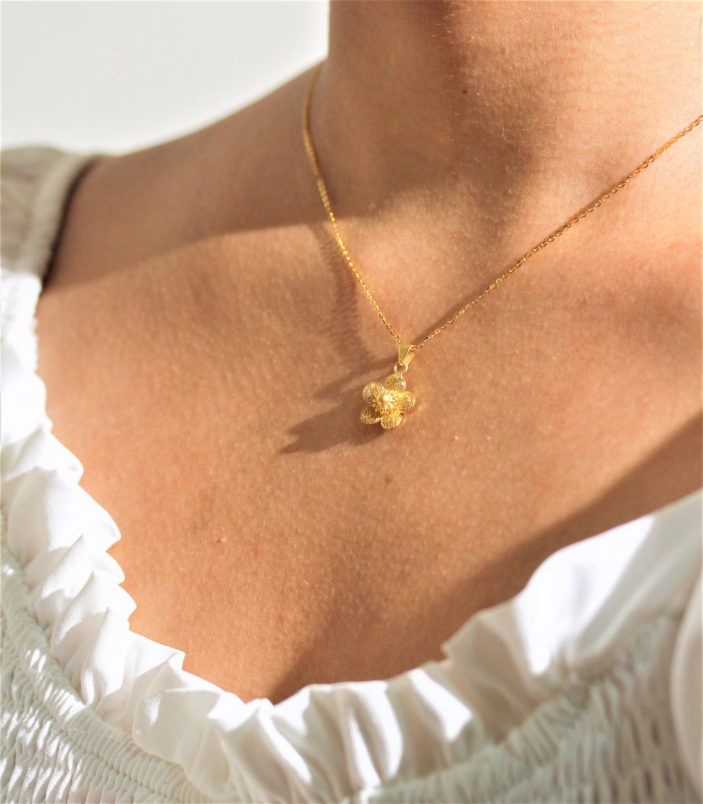 Sampaguita Minimalist Pendant Necklace in Gold - AMAMI