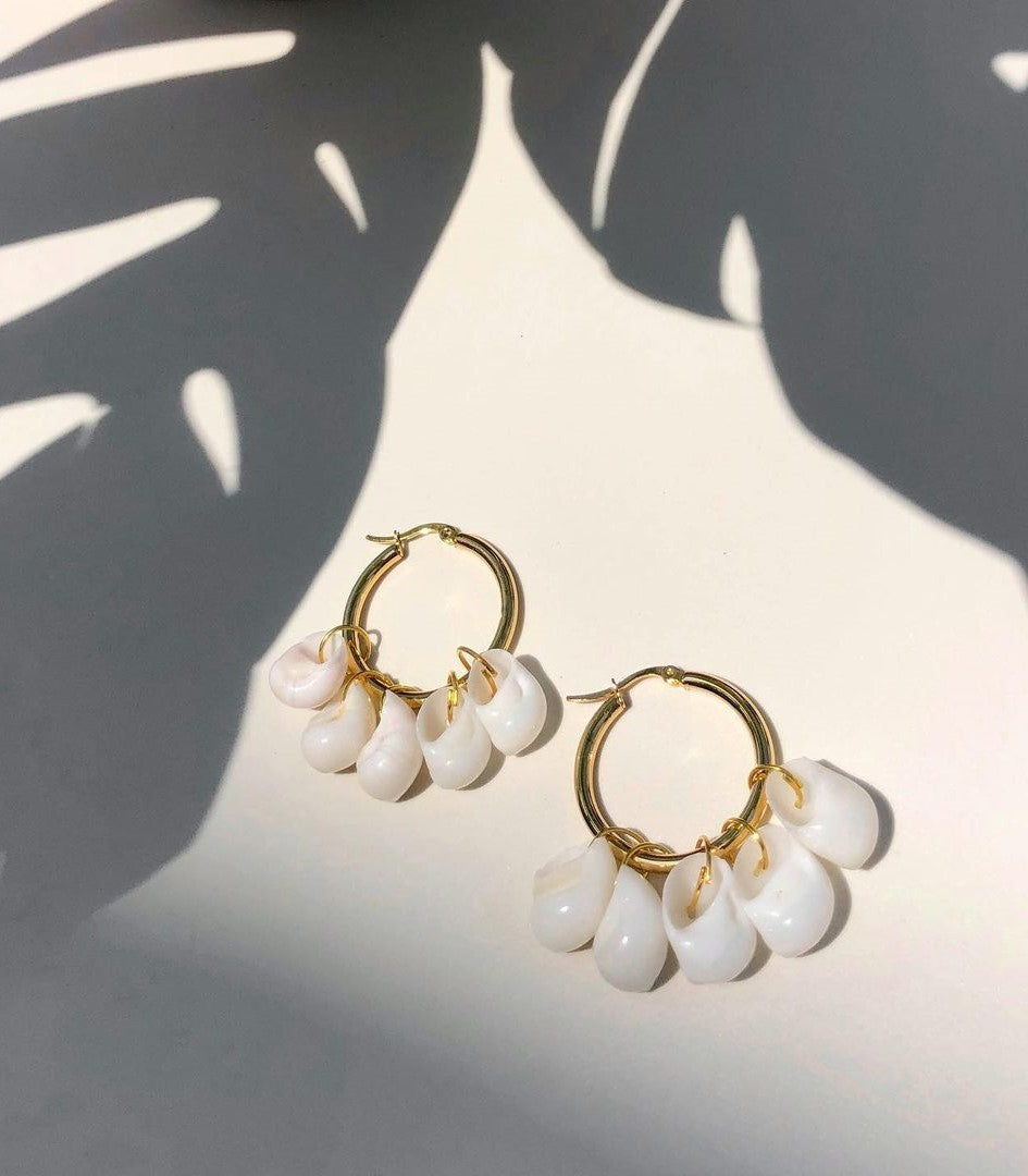 Concha Shell Hoops Earrings