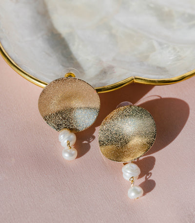 Moon Pearl Lamina Earrings - Arete