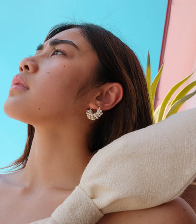 Perla Mini Hoop Earrings - Arete