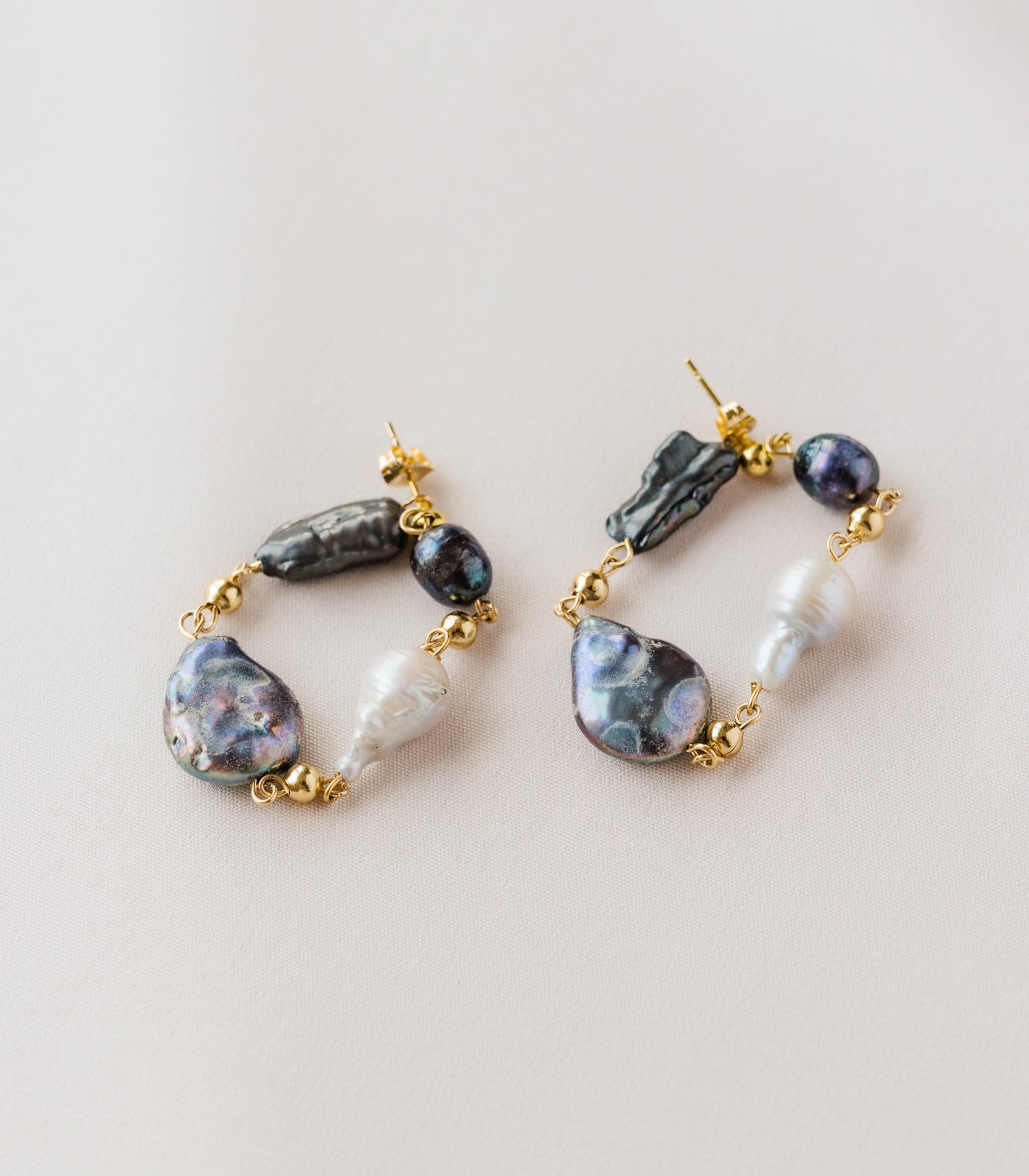 Piedra Black Pearl Two-Way Earrings - Arete