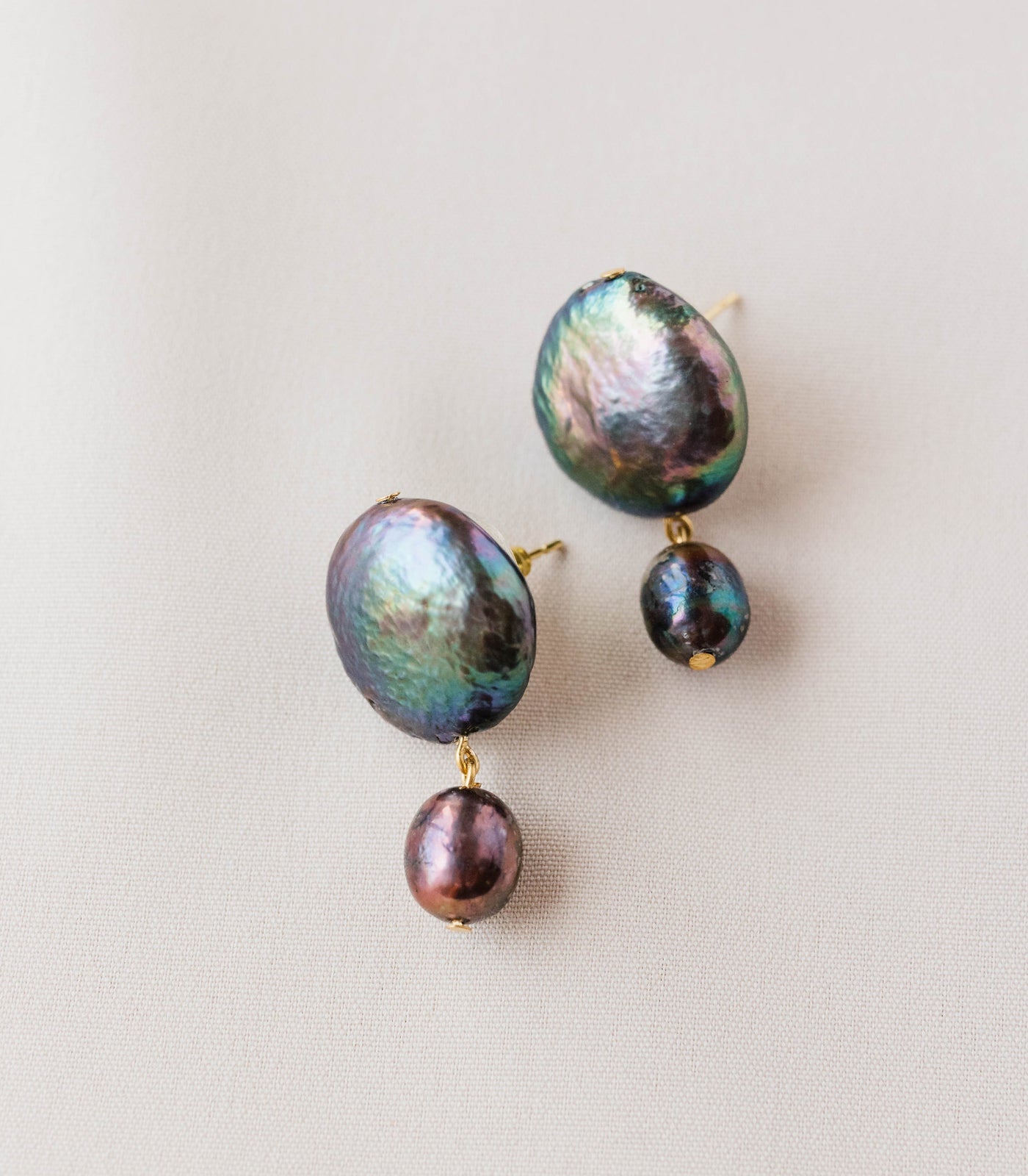 Poco Black Pearl Earrings - Arete