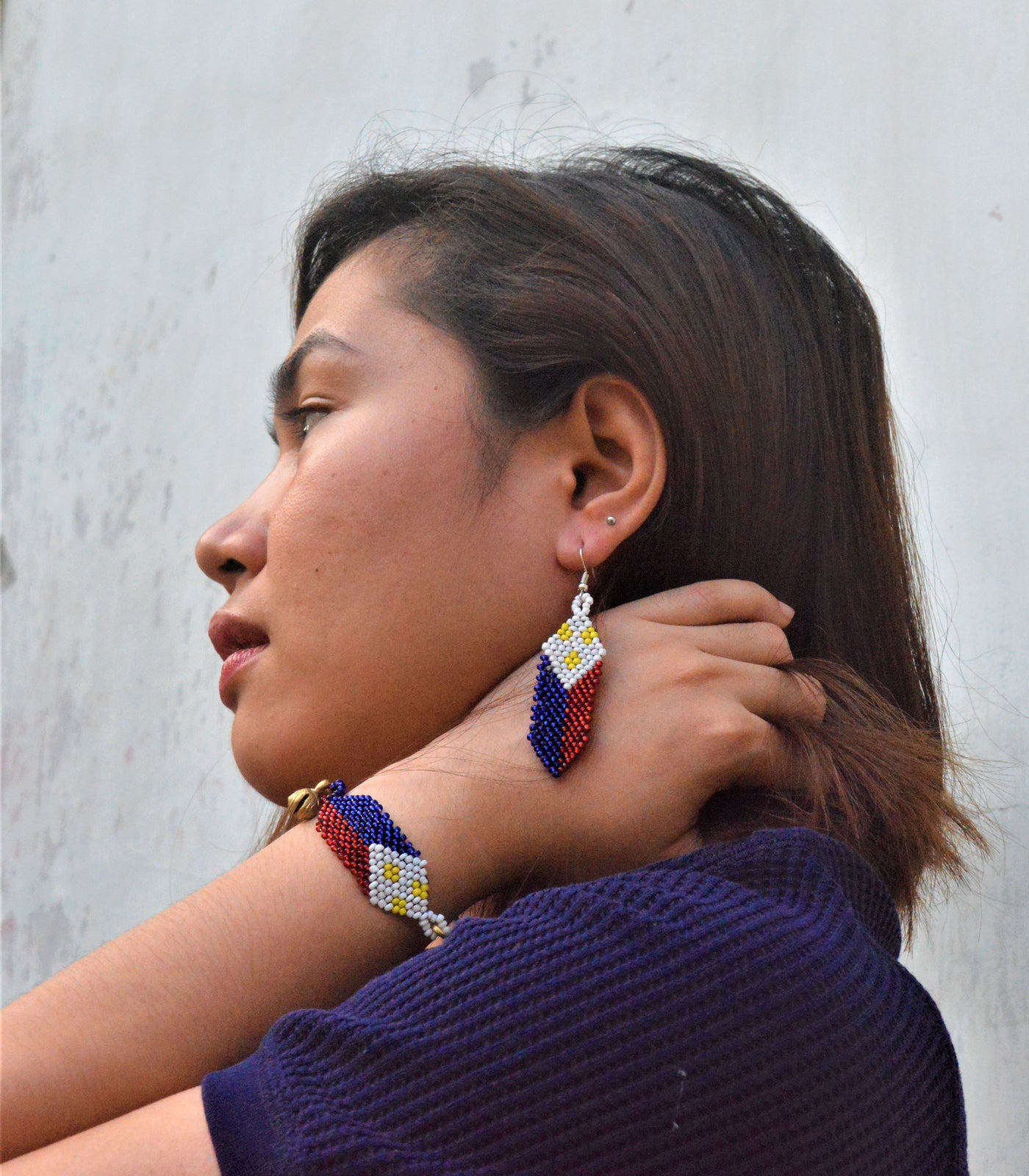K'lung Kalayaan Filipino Flag Bracelet & Earrings on a model - Sesotuanwa