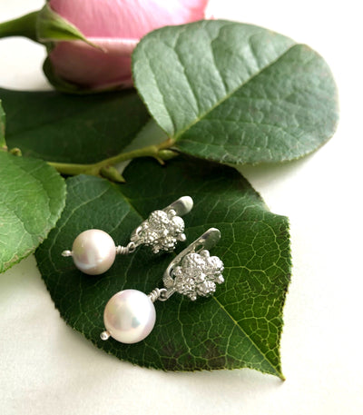 Estela Pearl Drop Earrings Silver Close Up - AMAMI